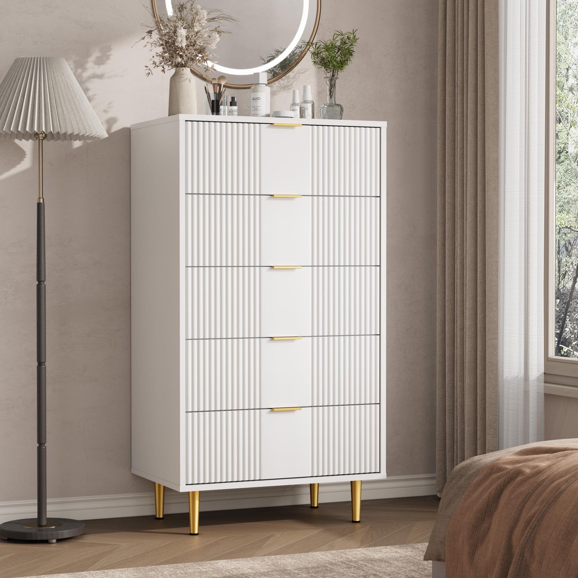 Moderne 5-Schubladen Kommode mit Wellenfront und Eichenfinish
